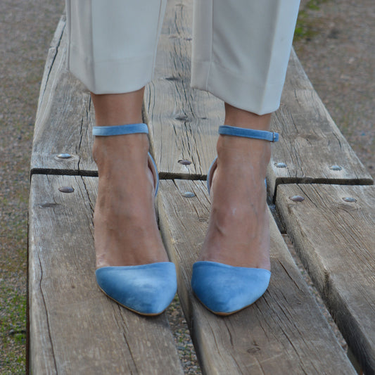 Baby Blue Velvet Melia