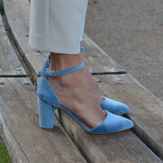 Baby Blue Velvet Melia