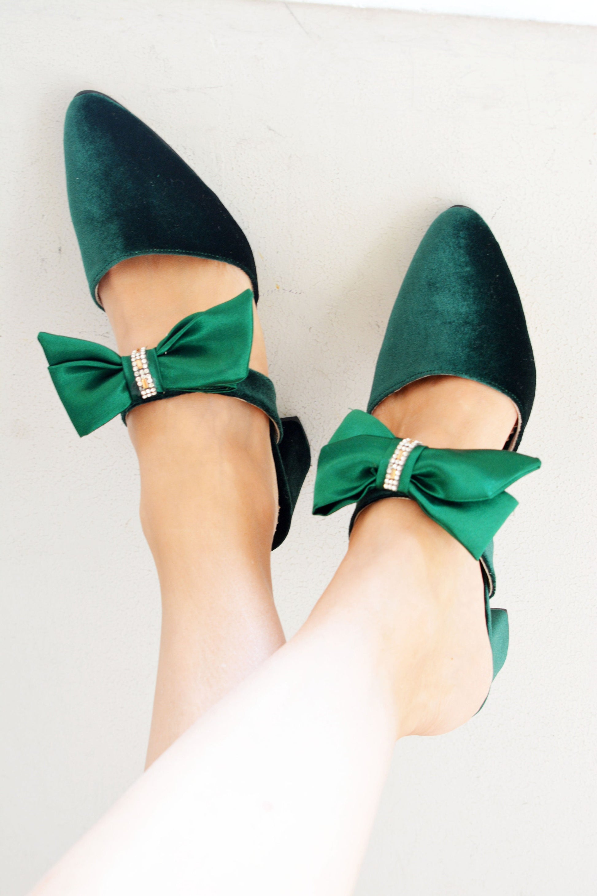 Forest Green Mules, Satin Bow Heels, Block heel Velvet shoes, Green Ve –  Elise Anaïs